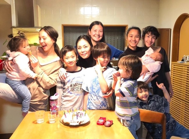 土屋アンナの歴代と現在の旦那は 子供は柔道している 父親や母親姉のアンジェラや若い頃を調査 Happy Happy News Com